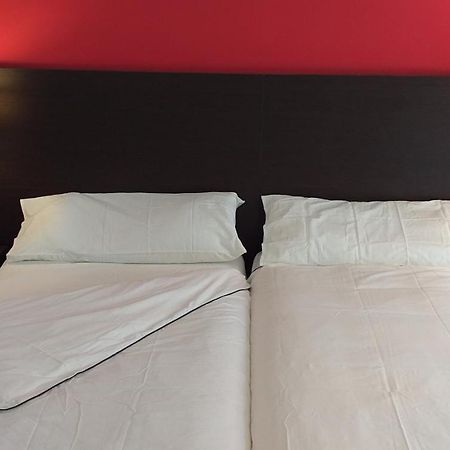 Hostal Meson De Paco Кариньена Экстерьер фото