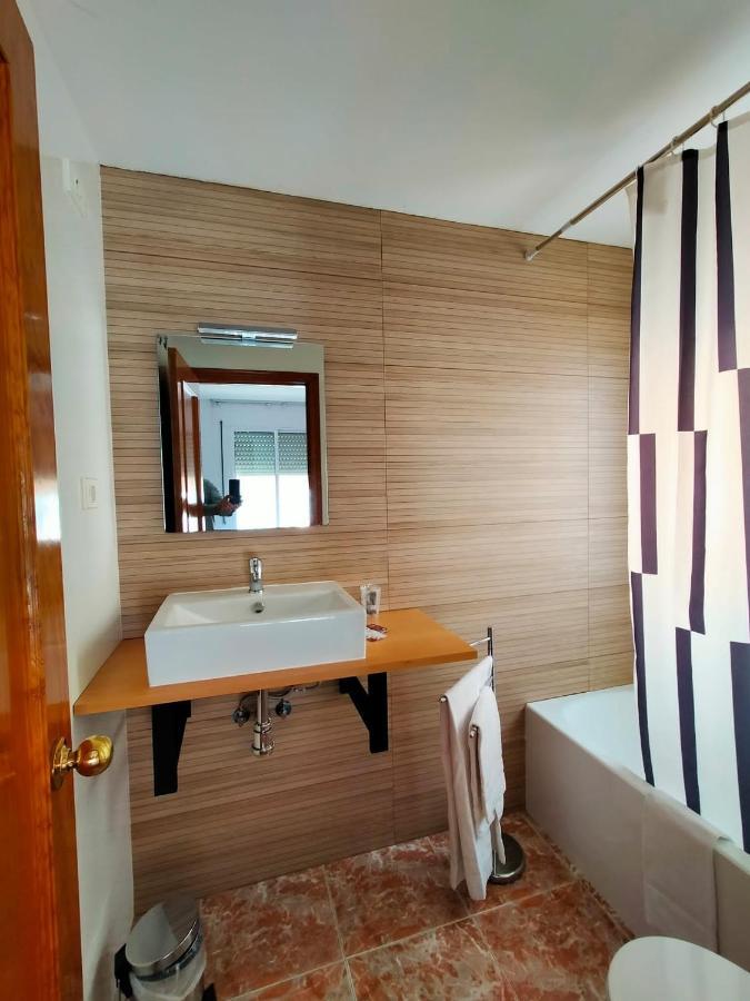 Hostal Meson De Paco Кариньена Экстерьер фото